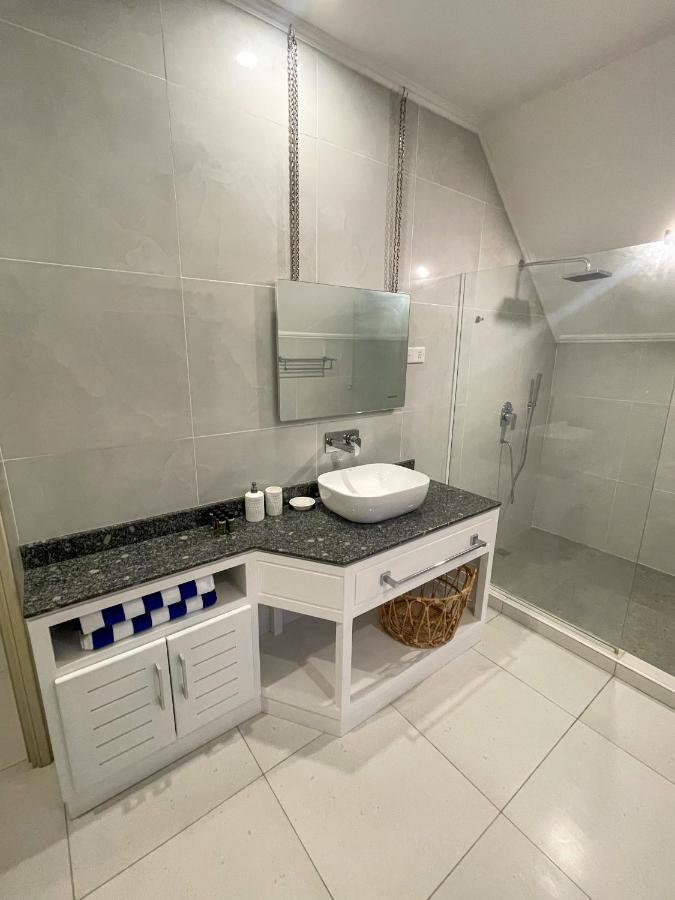 Nautilus Apartments Anse Royale Bagian luar foto